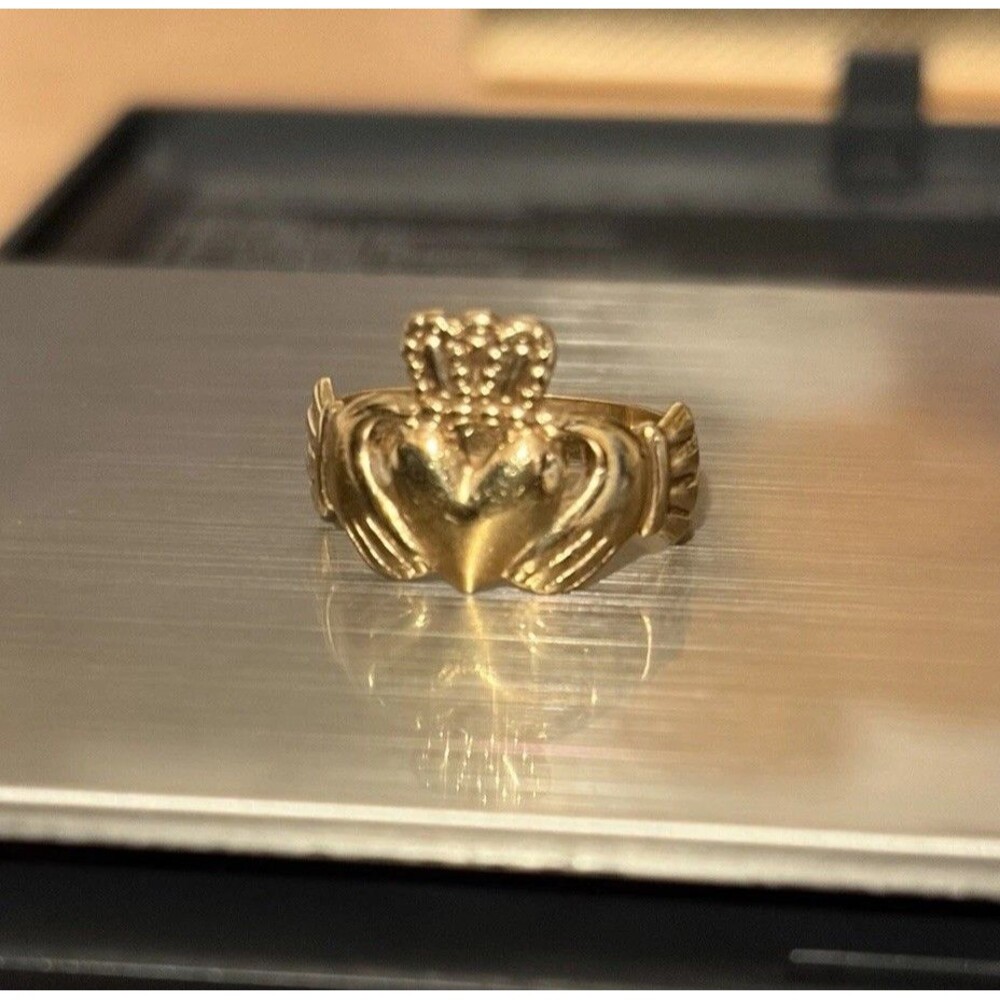 Vintage Gold Claddagh Ring Marked Made in Ireland 9 Karat Size 4.5 - 2.51 Grams